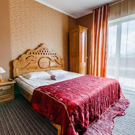 Everest Ivano-Frankivsk Exterior foto